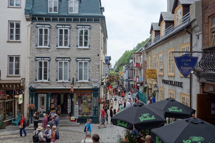 Montreal City Sightseeing Tour with Live Commentary