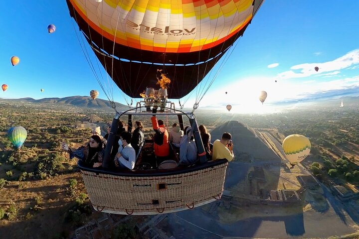 Hot Air Balloon Flight over Teotihuacan, from Mexico City