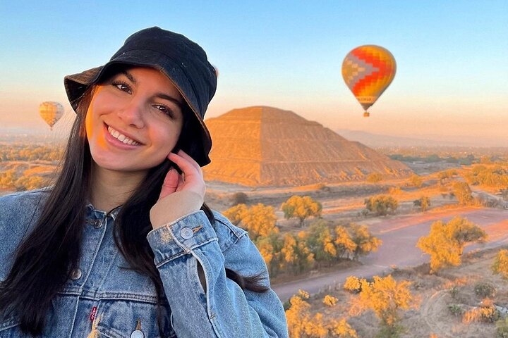 Balloon flight + Breakfast in cave + Pyramids + Pick up CDMX.