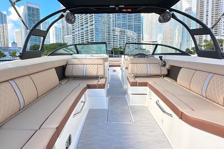 Best of Miami: Private SeaRay SDX Boat Charter with a Captain