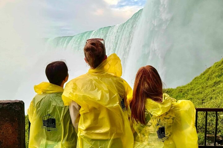 Niagara Falls Day Tour From Toronto with Skip-the-Line Boat Ride