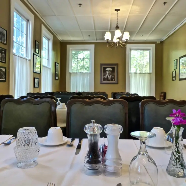 Pine Crest Inn Restaurant