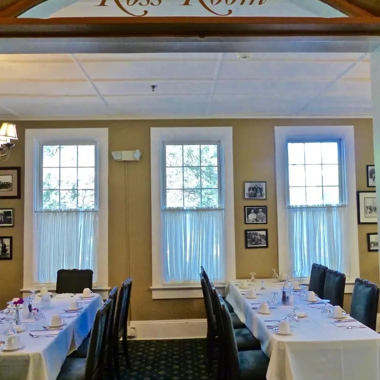 Pine Crest Inn Restaurant