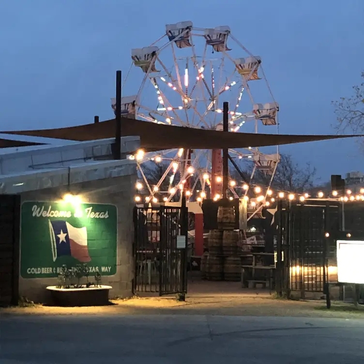 Ferris Wheelers Backyard and BBQ