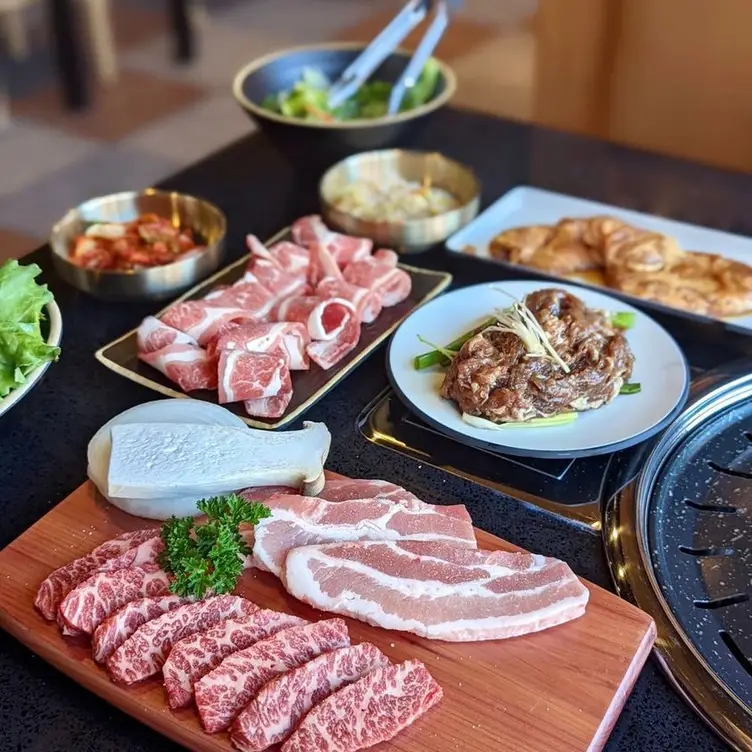 백정 캘거리 Baekjeong Korean BBQ House in Calgary