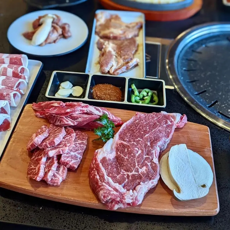 백정 캘거리 Baekjeong Korean BBQ House in Calgary