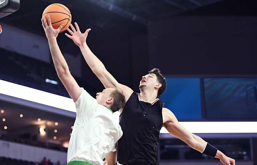 South Dakota Coyotes at North Dakota Fighting Hawks Basketball