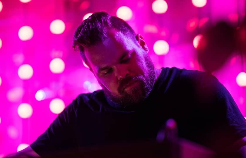 MeanRed presents Com Truise (DJ Set)