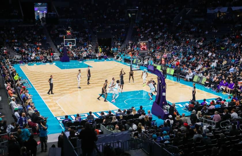 Milwaukee Bucks at Charlotte Hornets